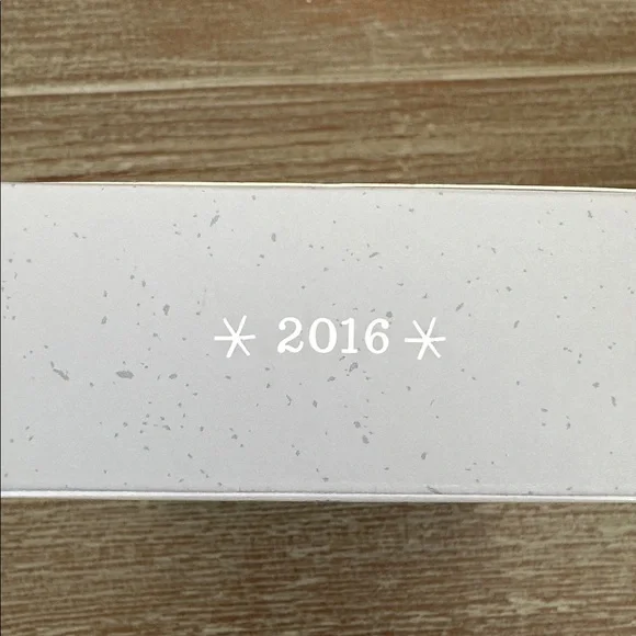 Hallmark Keepsake Sand Dollar Ornament in Metal - Picture 4 of 5